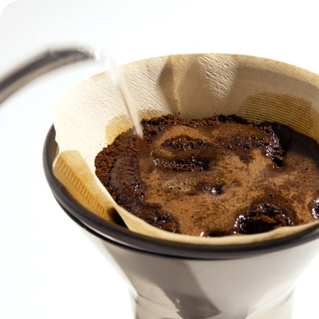 コーヒーを蒸らす】